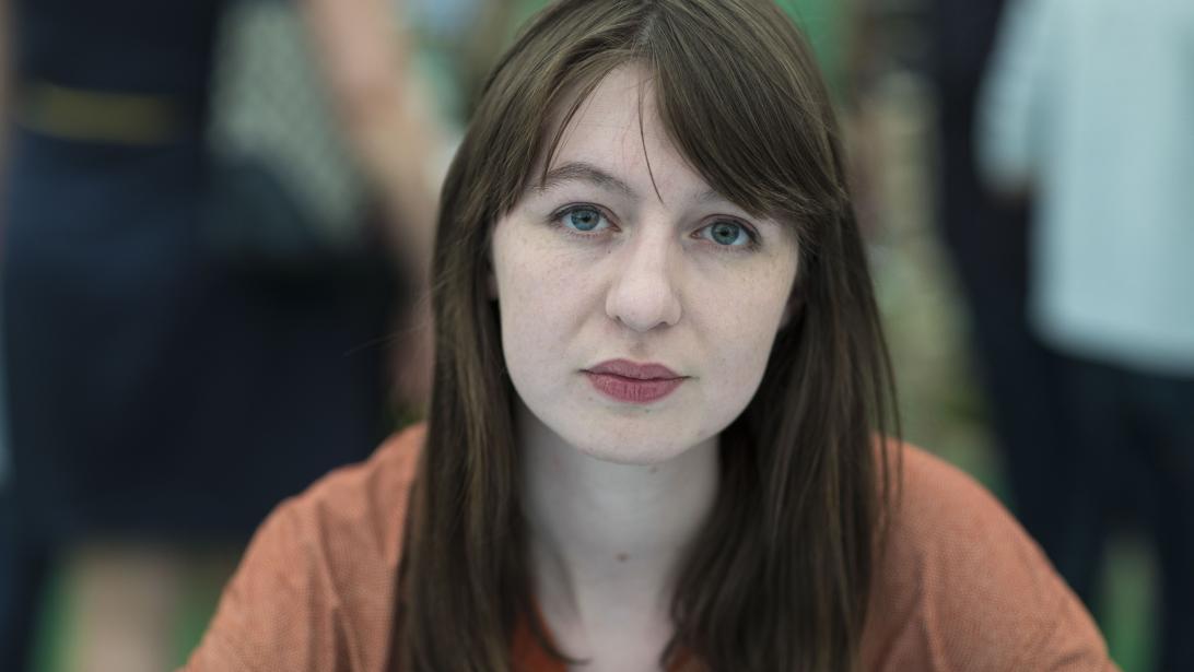Waarom Sally Rooney gezien wordt als dé stem van de millenial-generatie Waarom Sally Rooney gezien wordt als dé stem van de millenial-generatie