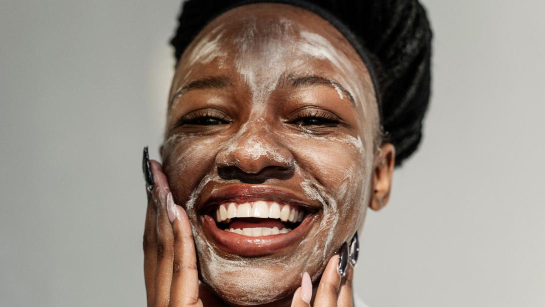 Skincare routine: deze producten gebruik je best dagelijks volgens Caroline Hirons Skincare routine: deze producten gebruik je best dagelijks volgens Caroline Hirons
