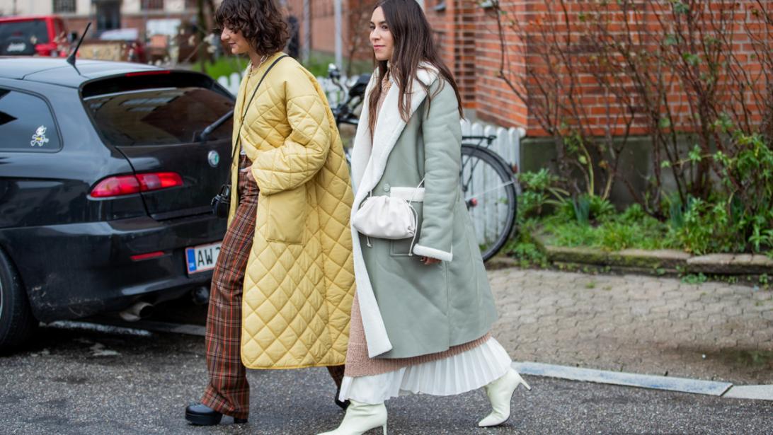 Dit zijn de beste schoenen om onder een maxi-jurk te dragen