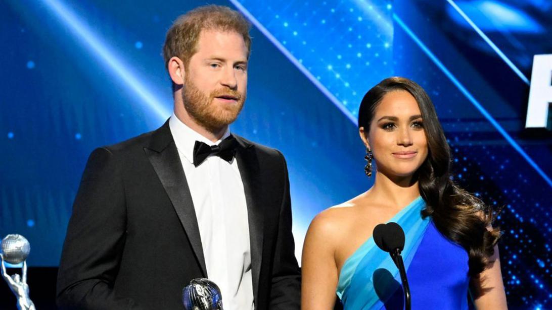 Zien: Meghan Markle schittert in een jurk van Christopher John Rogers op de Image Awards Zien: Meghan Markle schittert in een jurk van Christopher John Rogers op de Image Awards