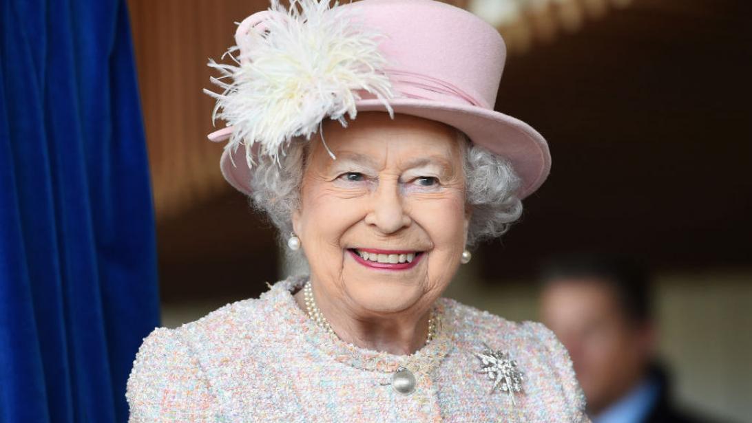 On connaît la série préférée de la reine Elizabeth II (et ce n'est pas the Crown) On connaît la série préférée de la reine Elizabeth II (et ce n'est pas the Crown)