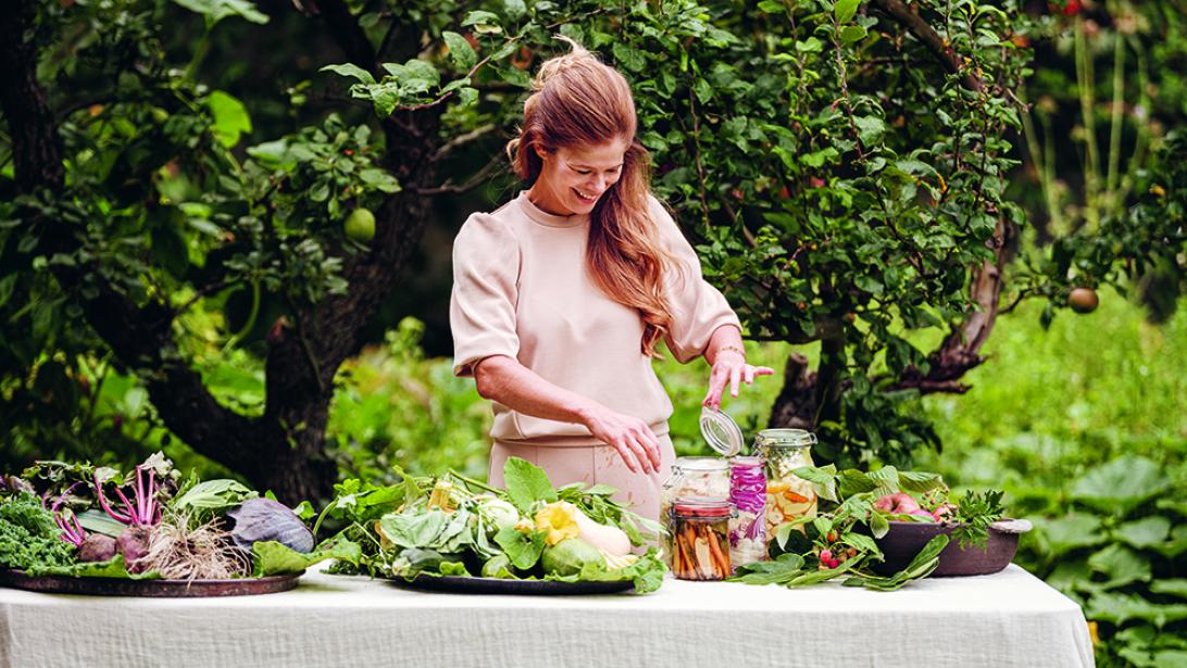 Genieten: 4 x verrukkelijke vegan recepten uit het nieuwe kookboek van Viviane Van Dyck Genieten: 4 x verrukkelijke vegan recepten uit het nieuwe kookboek van Viviane Van Dyck