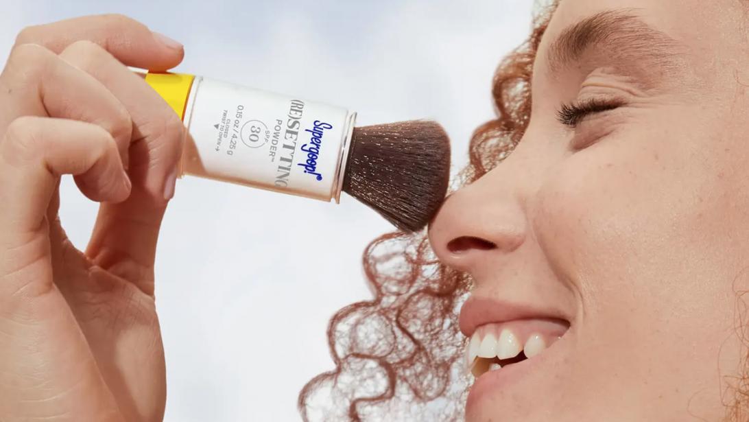 Goeie vraag: beschermen poeders met SPF even goed als zonnecrèmes? Goeie vraag: beschermen poeders met SPF even goed als zonnecrèmes?