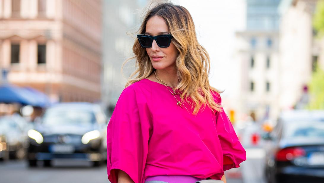 De mooiste kleurrijke blouses die elke outfit minder saai maken De mooiste kleurrijke blouses die elke outfit minder saai maken