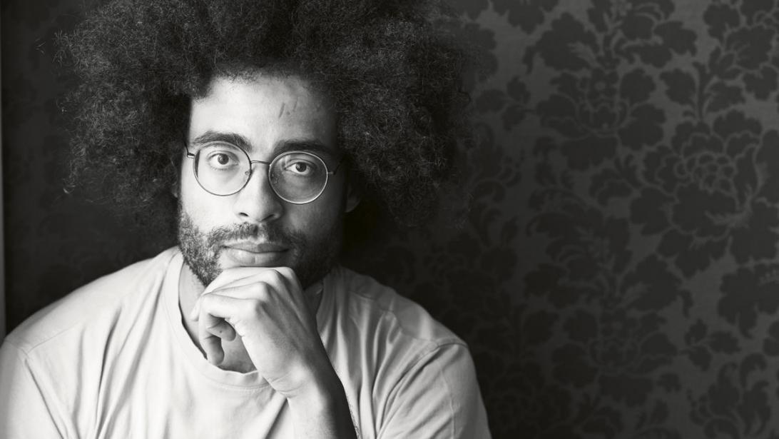 Raf Njotea: “De mooiste les die ik van mijn vader meekreeg, is de natuurlijke neiging om een goed mens te zijn" Raf Njotea: “De mooiste les die ik van mijn vader meekreeg, is de natuurlijke neiging om een goed mens te zijn"