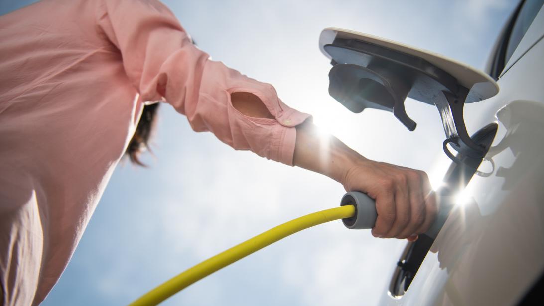 Kiezen voor elektrisch/hybride rijden: hoe veilig is een elektrische wagen? Kiezen voor elektrisch/hybride rijden: hoe veilig is een elektrische wagen?