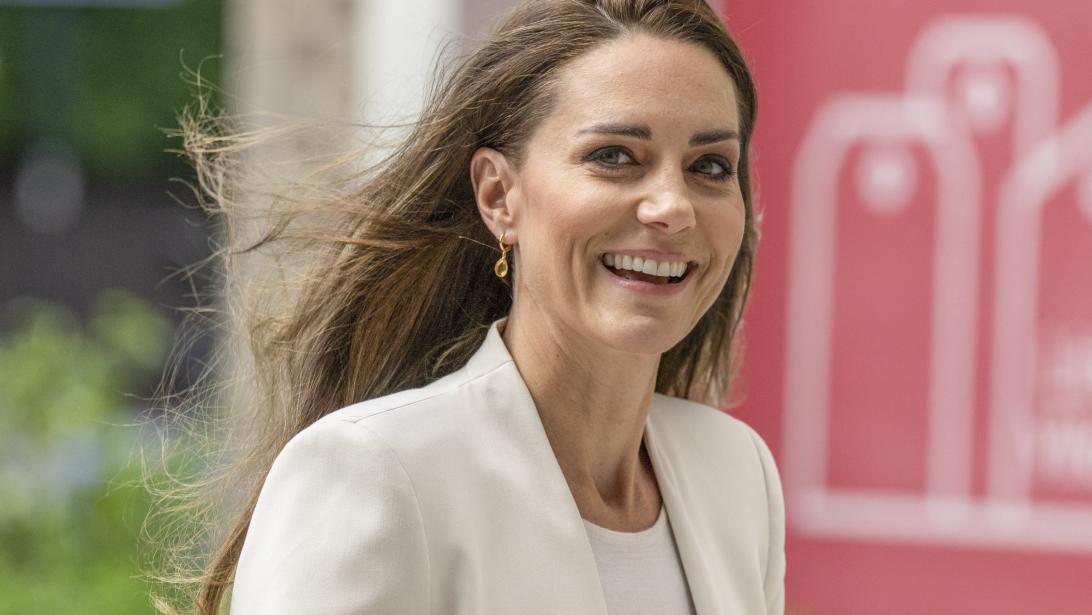 Kate Middleton: la duchesse a tout bon avec un blazer blanc à - de 50€ Kate Middleton: la duchesse a tout bon avec un blazer blanc à - de 50€