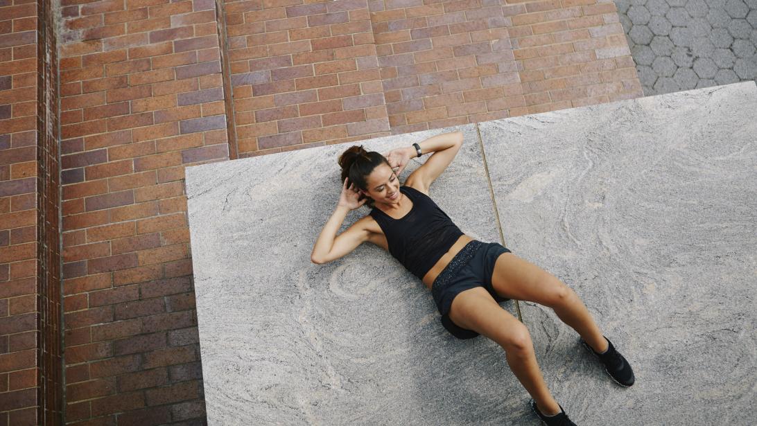Faire des crunches est-il vraiment efficace pour avoir un ventre plat? Faire des crunches est-il vraiment efficace pour avoir un ventre plat?