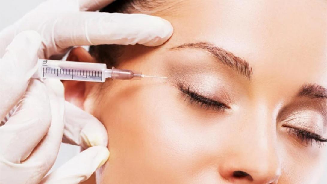 Dermatoloog chirurg duidt: 7 x alternatieve ingrepen voor wie niet onder het mes wil Dermatoloog chirurg duidt: 7 x alternatieve ingrepen voor wie niet onder het mes wil