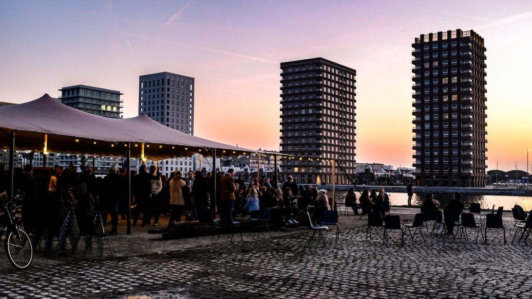 20 x de mooiste terrassen in Antwerpen om te ontdekken 20 x de mooiste terrassen in Antwerpen om te ontdekken