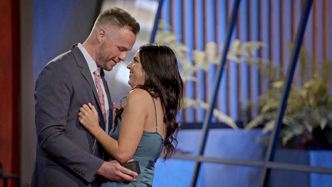 Love is blind: que sont devenus les couples de la saison 2? Love is blind: que sont devenus les couples de la saison 2?