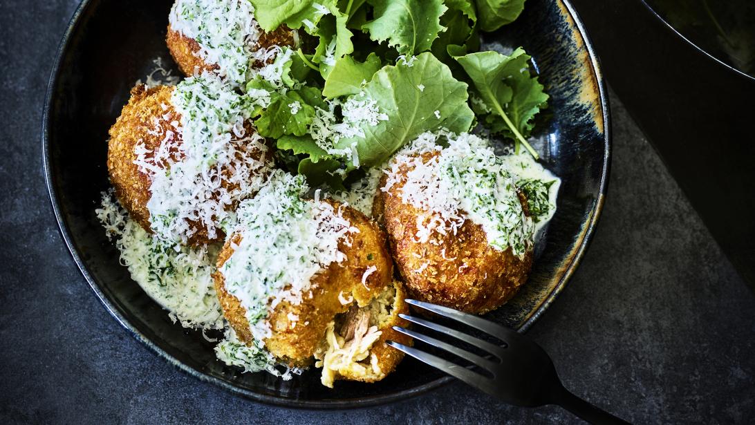 Délicieusement surprenant: la salade César revisitée version croquettes Délicieusement surprenant: la salade César revisitée version croquettes