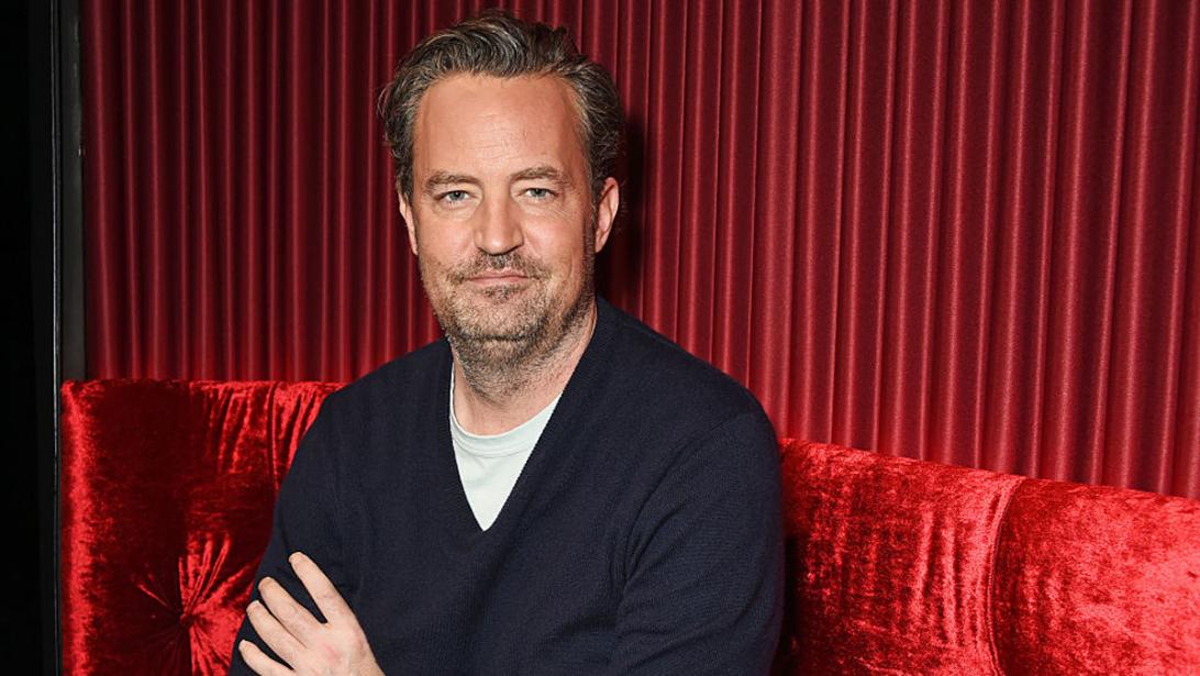 Matthew Perry bleek verliefd te zijn op deze Friends co-star...en werd afgewezen Matthew Perry bleek verliefd te zijn op deze Friends co-star...en werd afgewezen