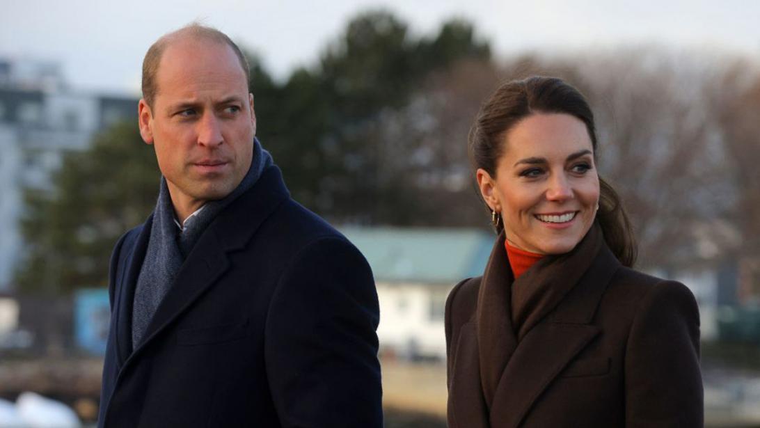 William & Kate zien er opvallend casual uit op hun kerstkaartje William & Kate zien er opvallend casual uit op hun kerstkaartje