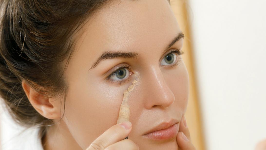 6 fouten die jij waarschijnlijk ook maakt met je concealer 6 fouten die jij waarschijnlijk ook maakt met je concealer