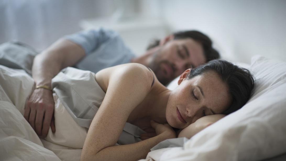 Slaapexperte Annelies Smolders: 7 x tips om als koppel beter te slapen Slaapexperte Annelies Smolders: 7 x tips om als koppel beter te slapen