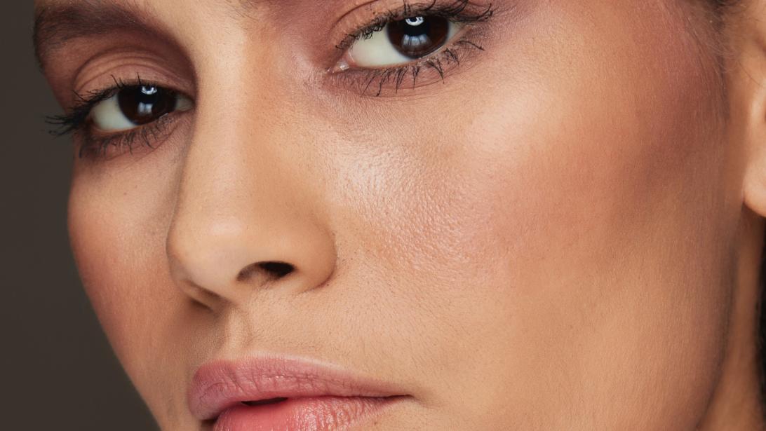 Goodbye glow? ‘Cloud Skin’ is de make-uptrend van nu Goodbye glow? ‘Cloud Skin’ is de make-uptrend van nu