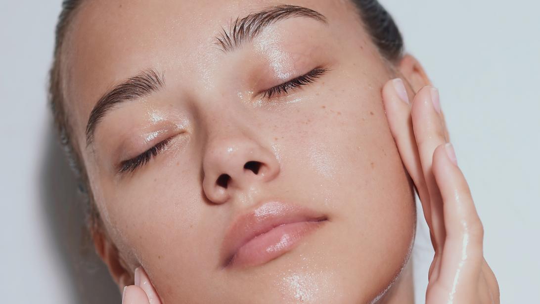 Sèche, mixte, grasse, sensible: comment déterminer son type de peau? Sèche, mixte, grasse, sensible: comment déterminer son type de peau?