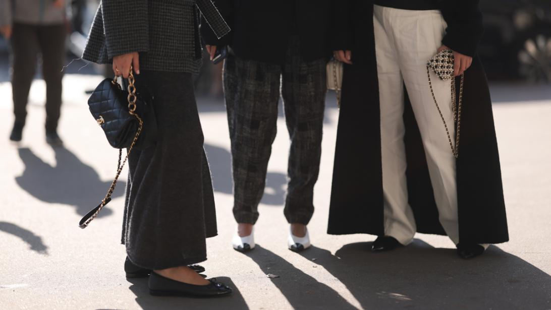 Voici comment les modeuses portent les ballerines en 2023 Voici comment les modeuses portent les ballerines en 2023