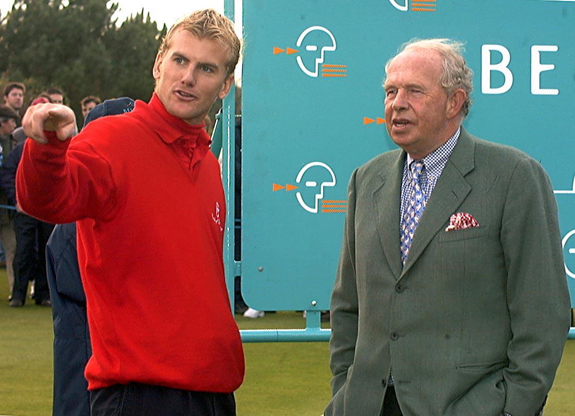 Oktober 1999, tijdens het Belgacom Open Golf Tournament met tornooiwinnaar Robert Karlsson uit Zweden.© BELGA
