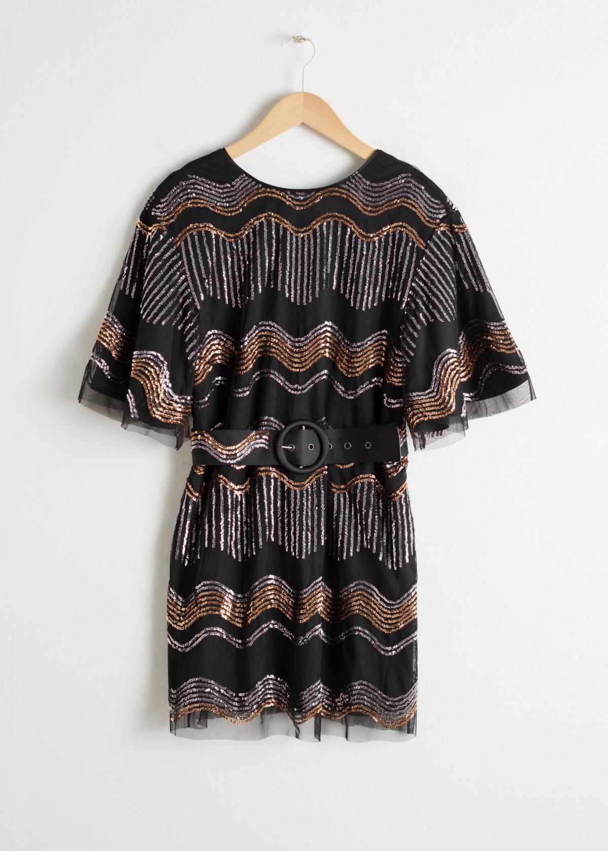 Robe courte ceinturée à sequins