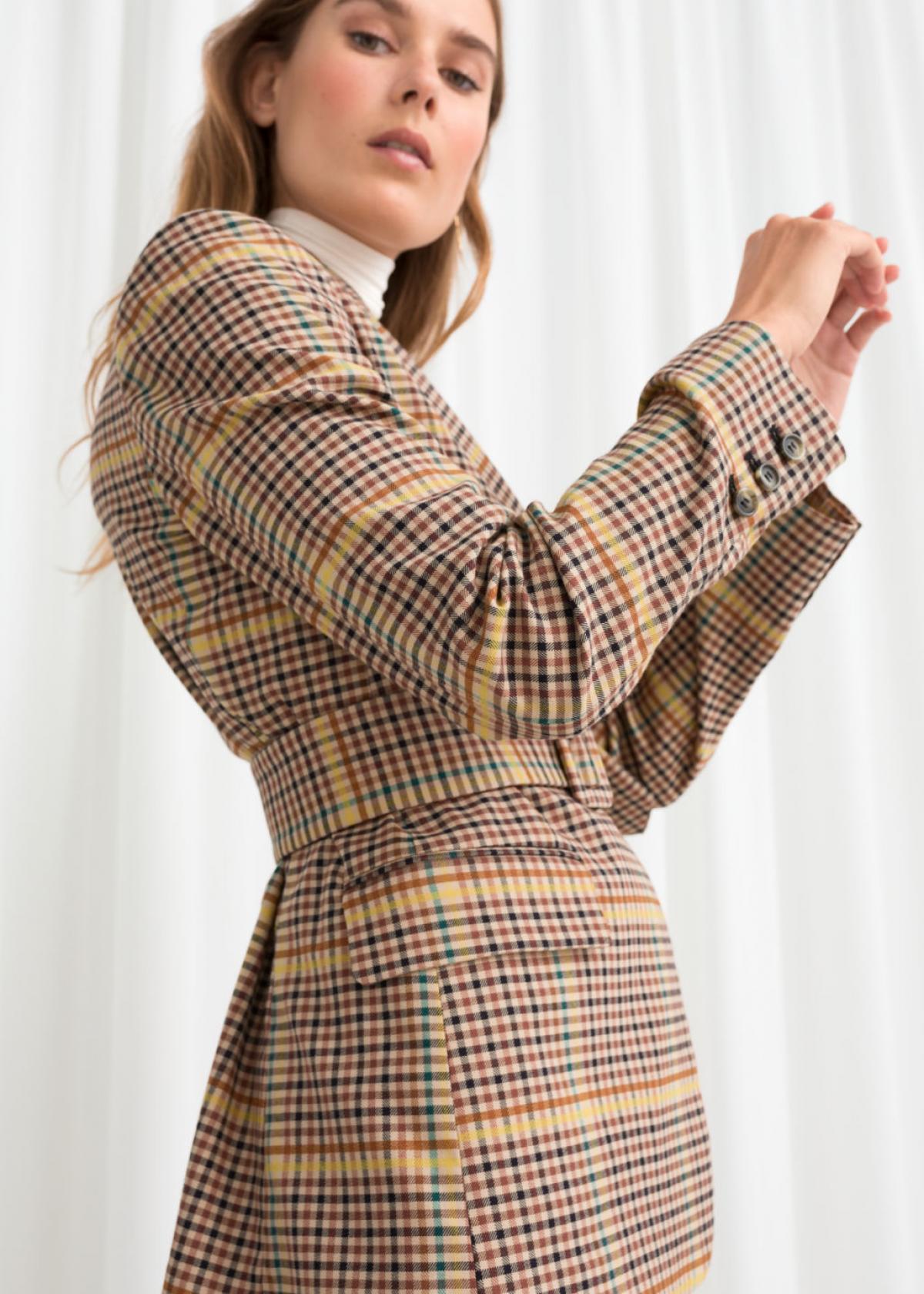 Blazer ceinturé à petits carreaux