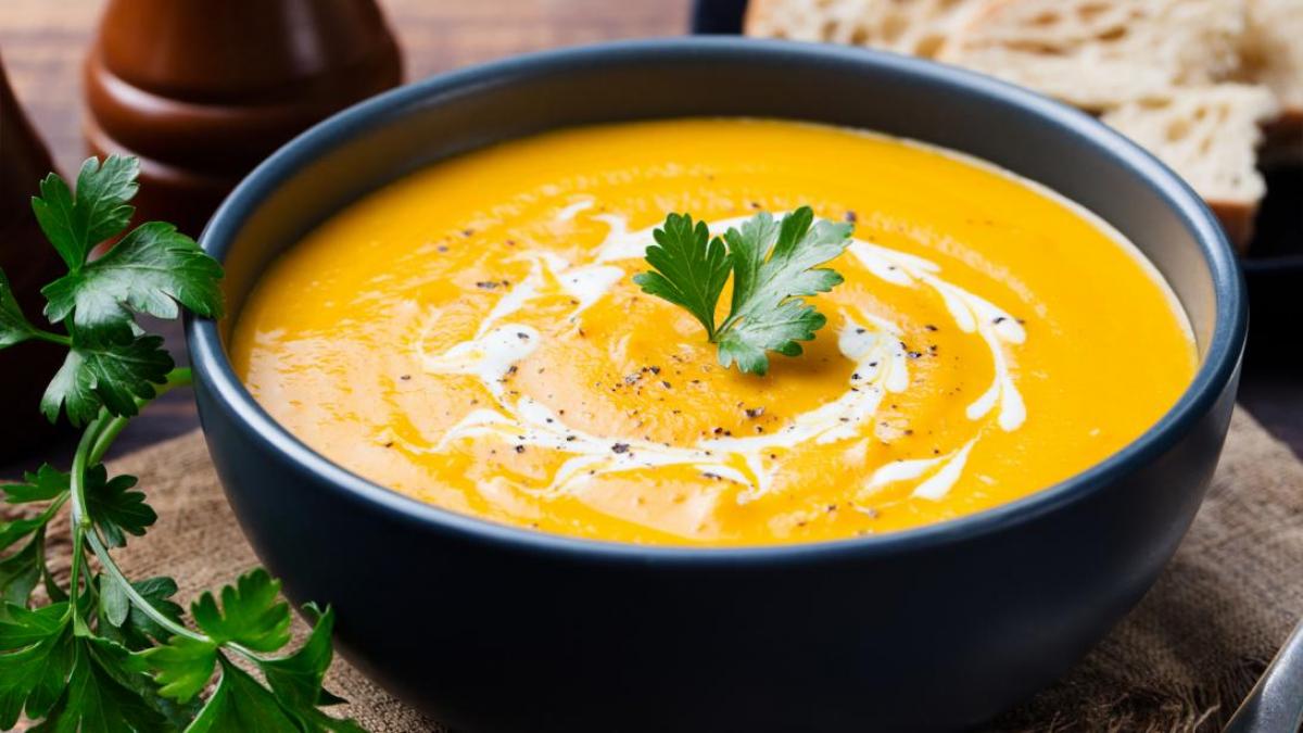SOUPE DE LENTILLES AU CURRY ET LAIT DE COCO