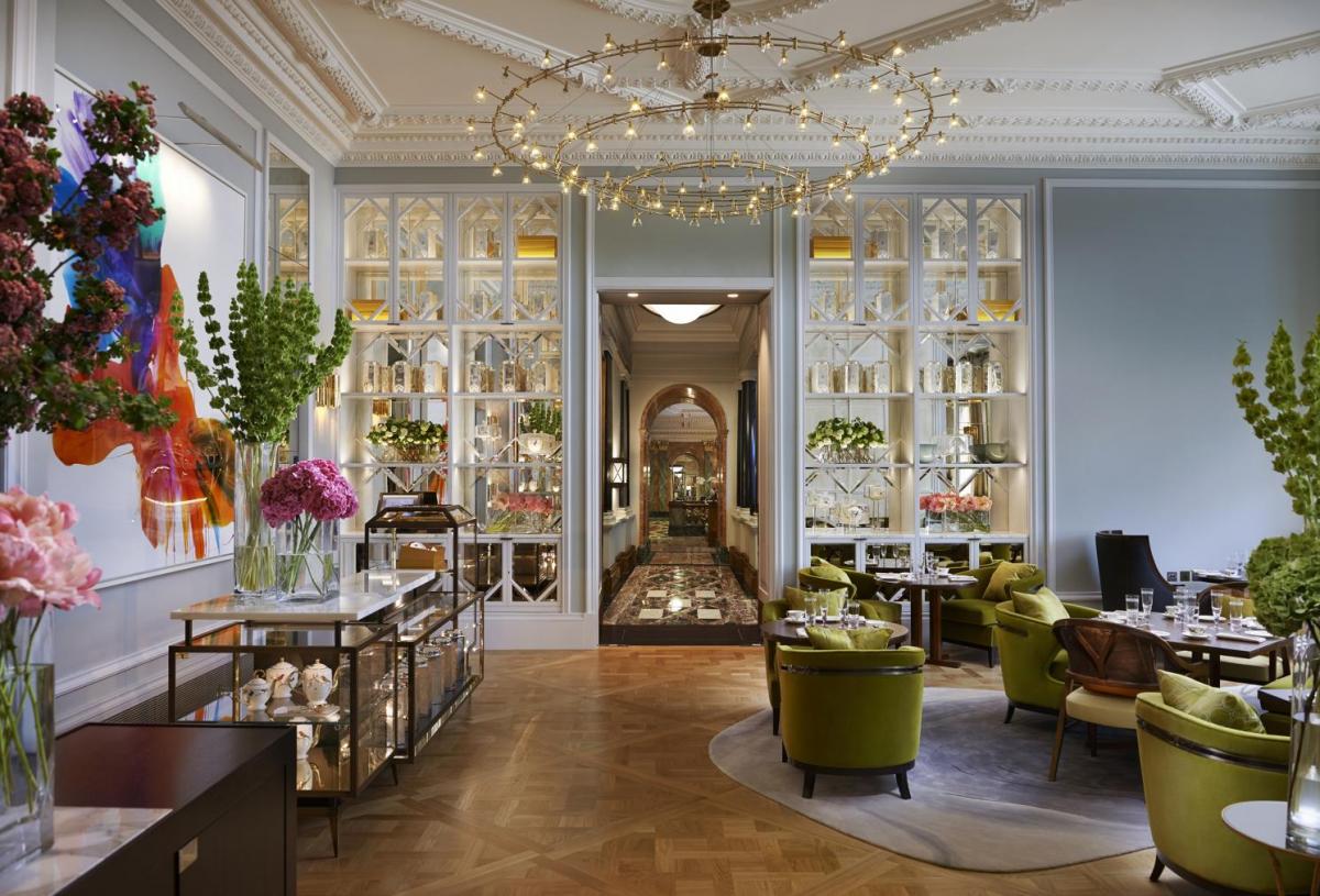 Boire un thé au The Rosebery