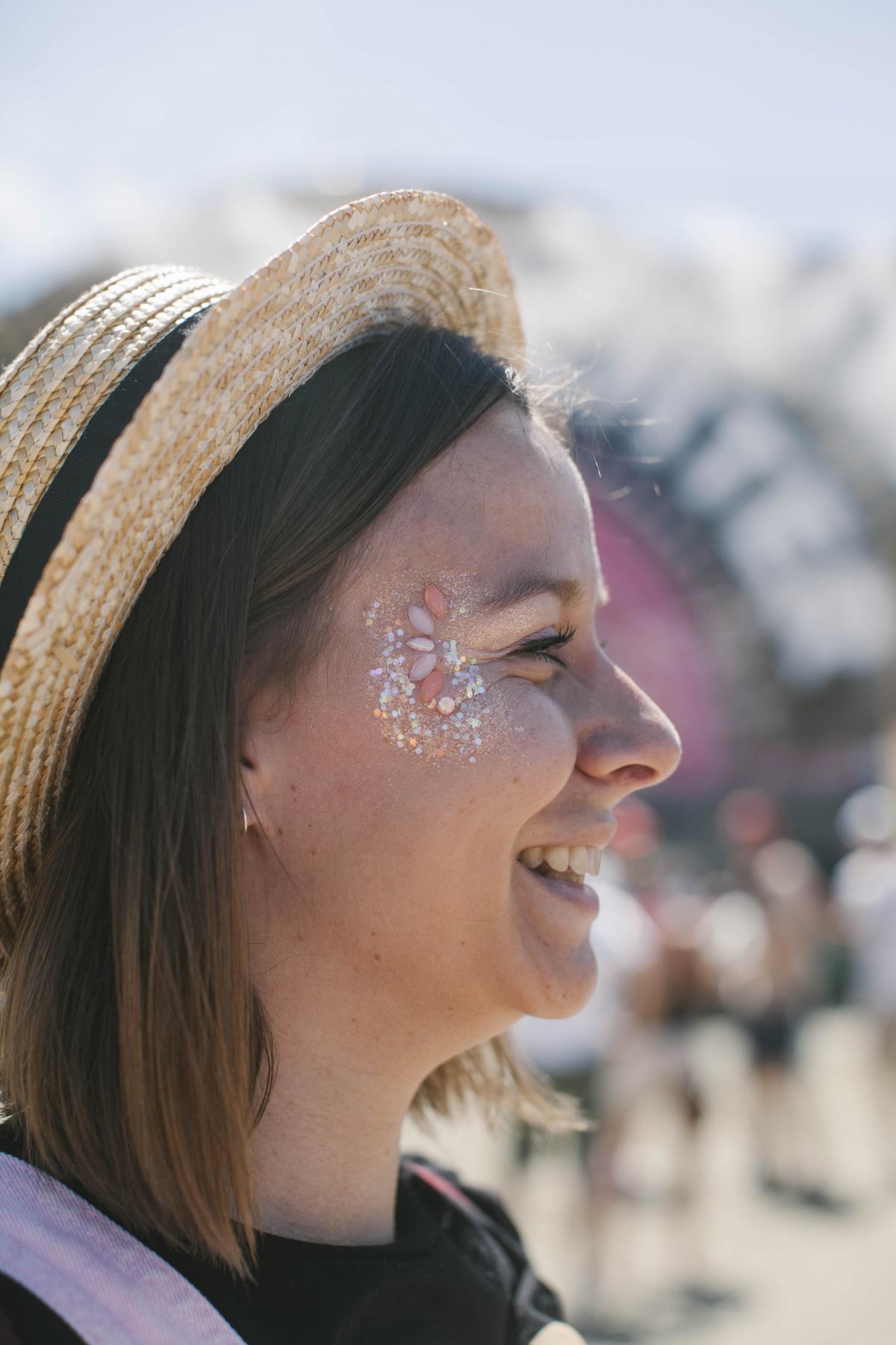 Tendance bijoux de peau et paillettes