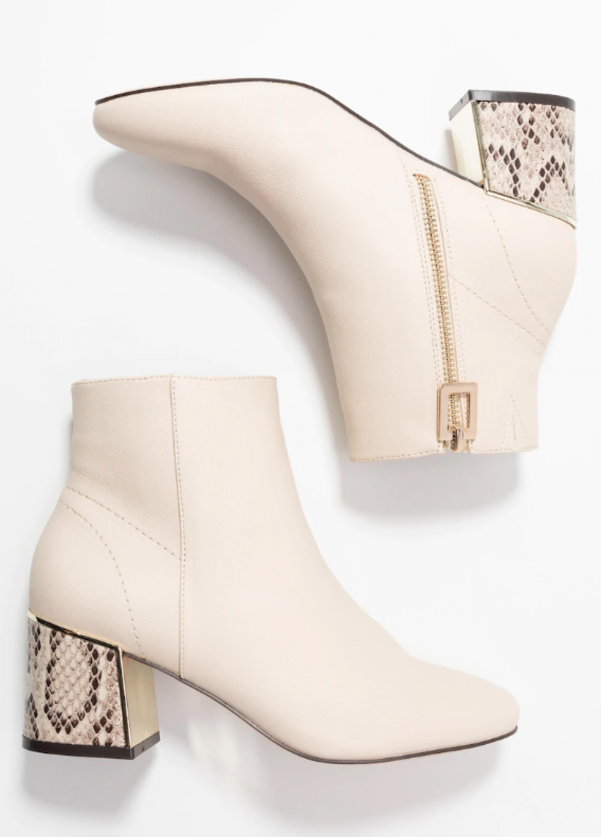 Les bottines blanches