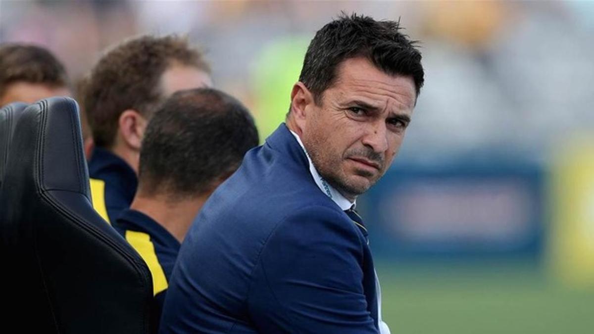 Gewezen Gouden Schoen Paul Okon gooit handdoek bij Central Coast Mariners -  KW.be
