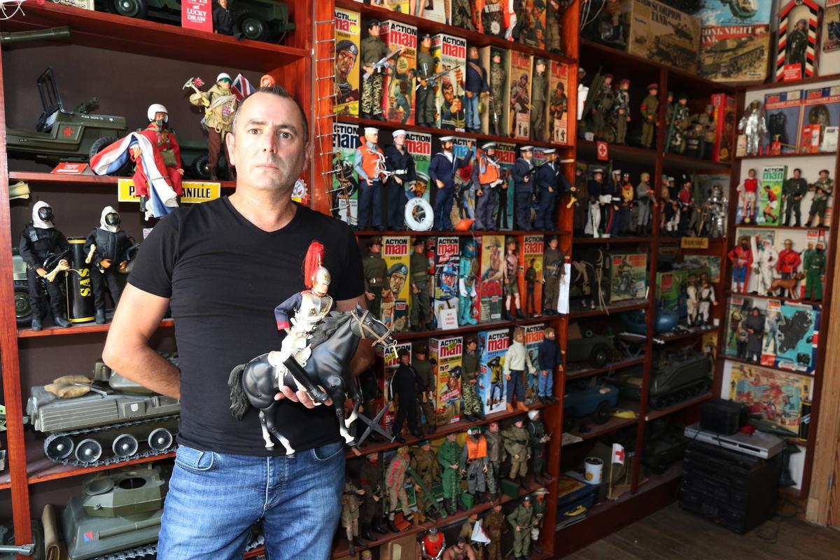 stoel Anoi vijver Steve Dehaene verzamelt Action Man-figuren: "Ik heb de poppen uit mijn  kindertijd herontdekt" - KW.be