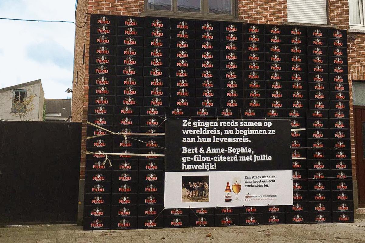 Vrienden halen leuke grap uit met pasgetrouwd koppel - KW.be