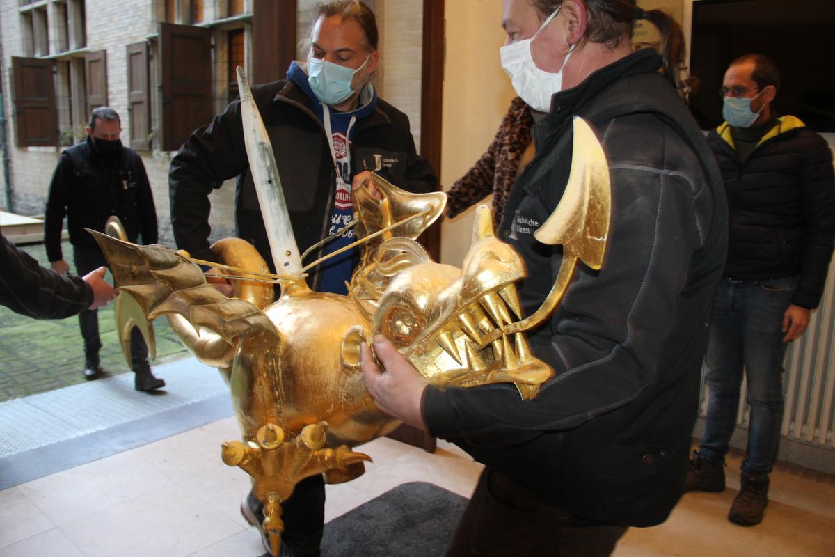 De draak is een symbool voor Ieper en is dringend aan een make-over toe.© TP