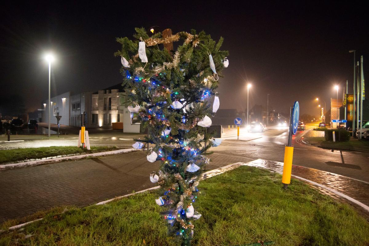 Omgekeerde kerstboom in Veldegem is verwijderd KW.be