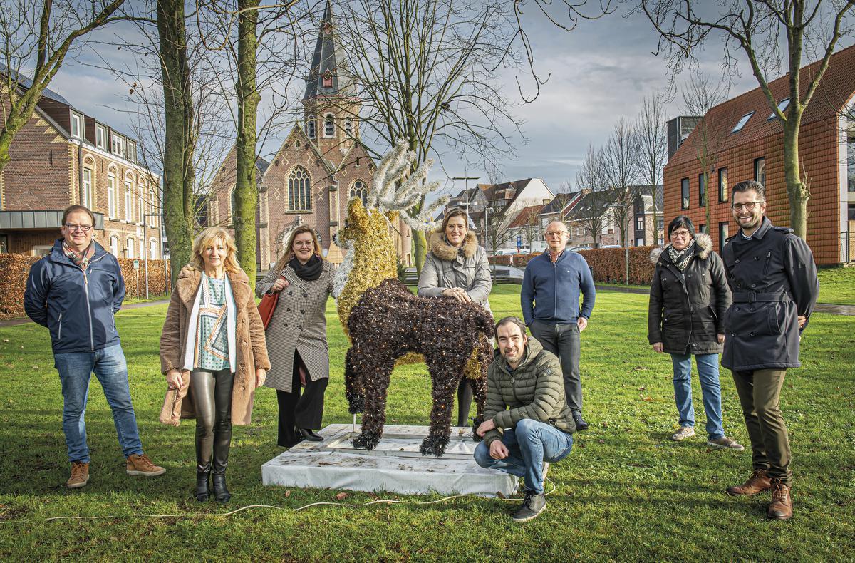 Alexander Ally, Gwendolyn Vandermeersch, Veerle Cool, Evelien Wyffels, Brecht Heemeryck, Chris Snauwaert, Ilse Peperstraete en Dries Breyne.©JOKE COUVREUR (foto JCR)