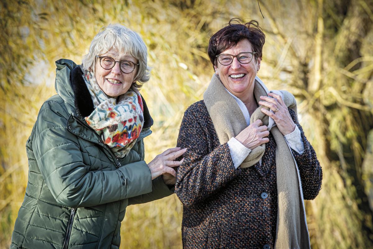 Sonja Tankrey (links) en Jo Baert mochten tijdens onze wandeling heel wat felicitaties in ontvangst nemen.©JOKE COUVREUR JOKE COUVREUR