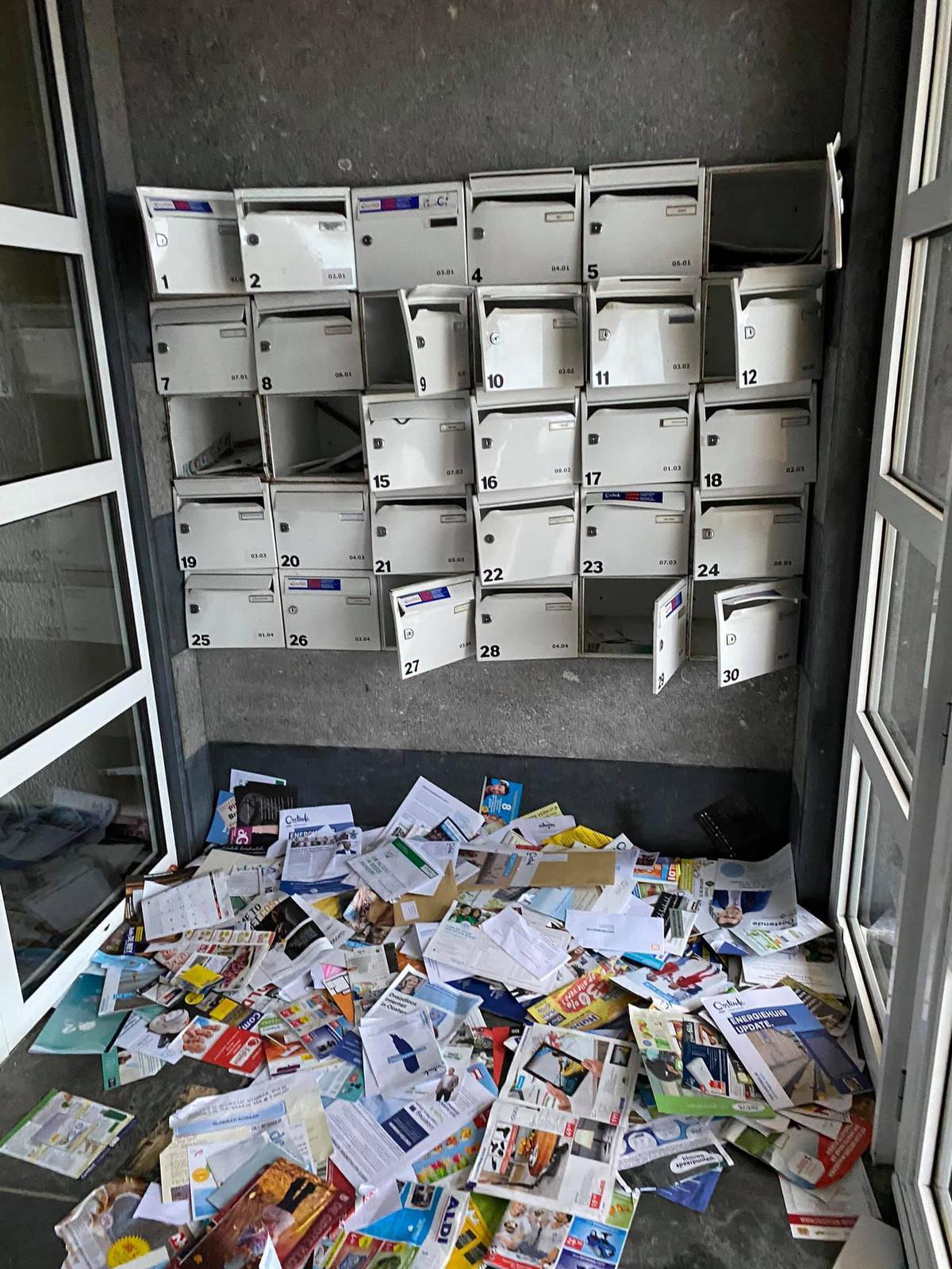 Fractie Bounty Parasiet Dieven breken 186 brievenbussen open: “Als ze op zoek waren naar de  Oostendebon, dan is hun moeite voor niets geweest” - KW.be