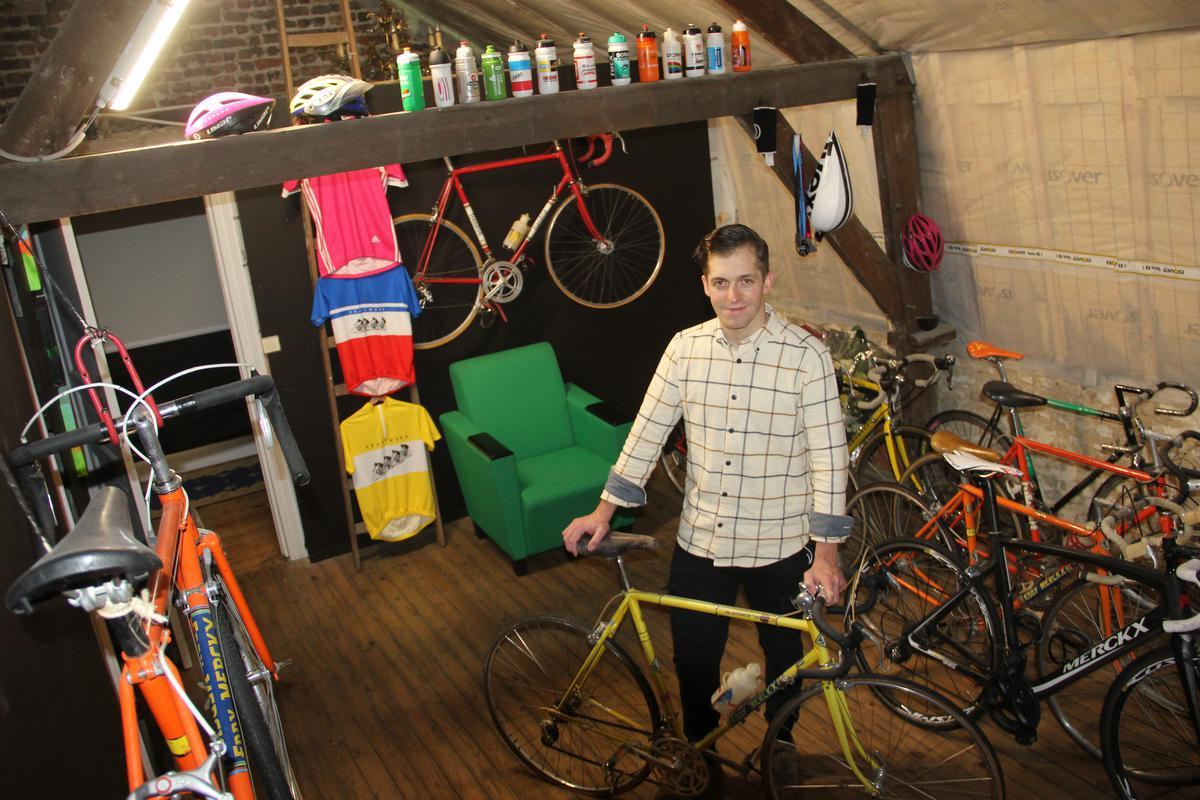 “Op mijn zolder staan zes oude koersfietsen, waaronder een Flandria uit de jaren vijftig en een Merckx uit de jaren zeventig”, vertelt Tom.