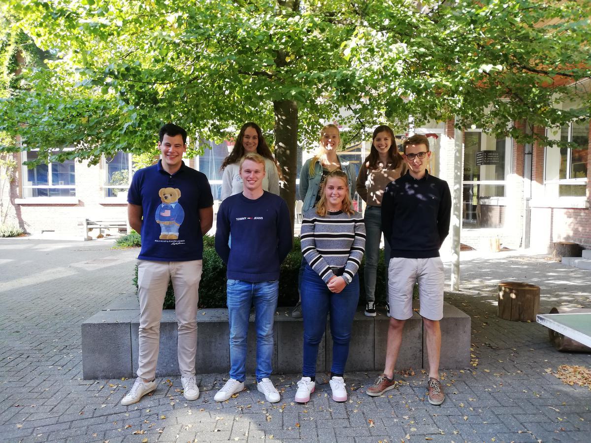 Een foto van de klas toen er nog wat meer mocht. (gf)