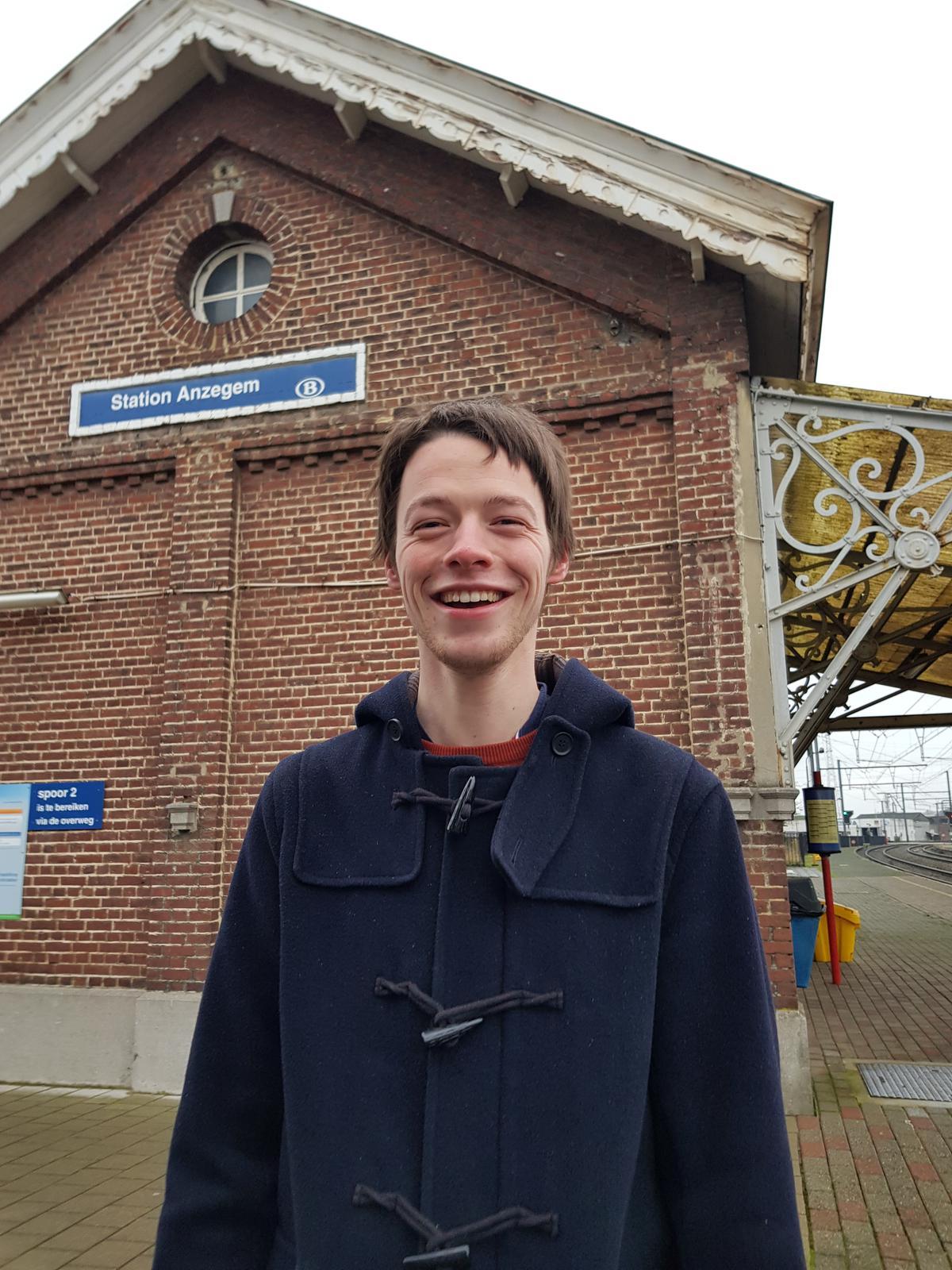Tuur is treinbegeleider bij de NMBS (GV)