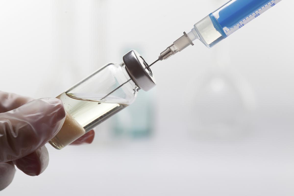 Ambassadeurs moeten mensen mee helpen te overtuigen zich te laten vaccineren.© Getty Images