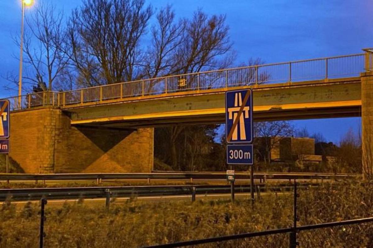 De afbraak van de Konterdambrug kan eindelijk van start gaan.© JRO