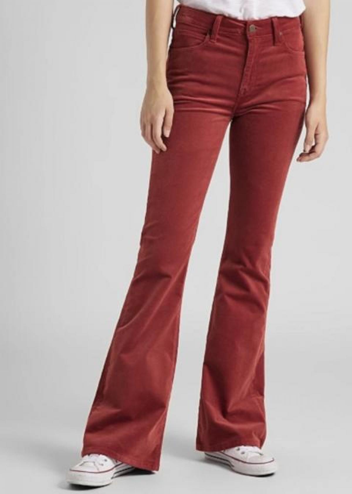 Le pantalon rétro en velours côtelé