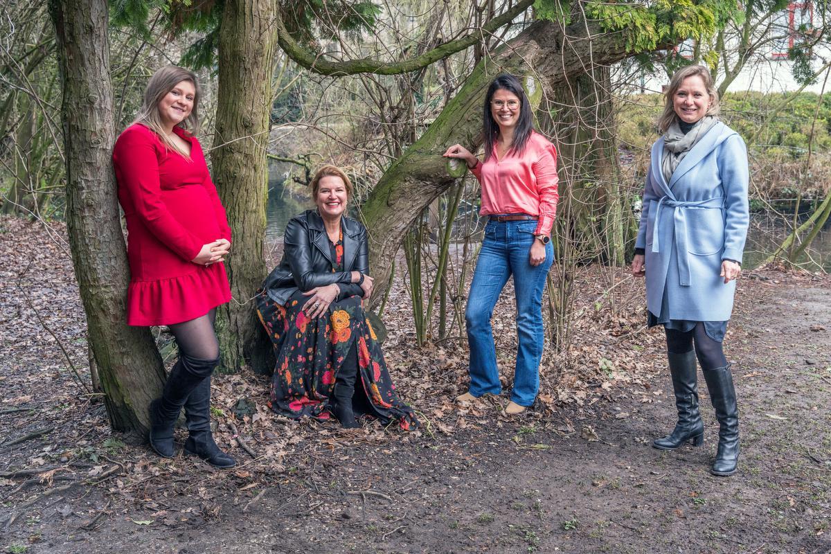 De vier voorzitters van Unizo Torhout met van links naar rechts Eva D’Hondt, Hilde Declerck, TanjaWerbrouck en Elke Casier. Dank aan Marijke Debusschere voor de foto.©JS