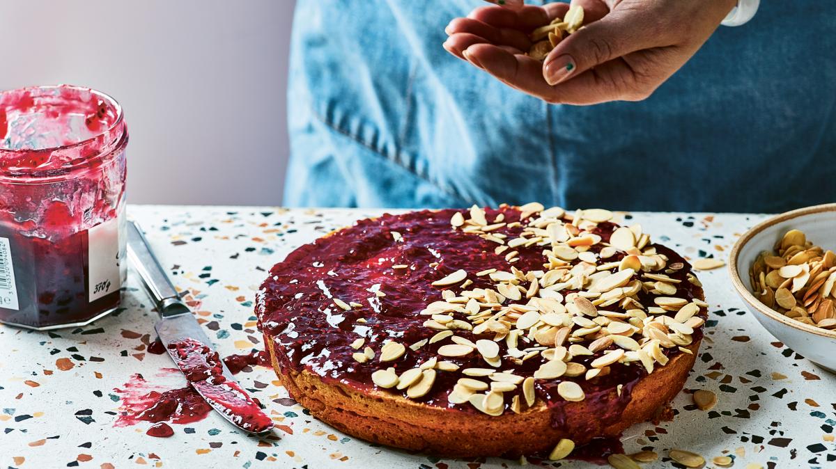 Amandelcitroencake met frambozenjam uit 'Green'