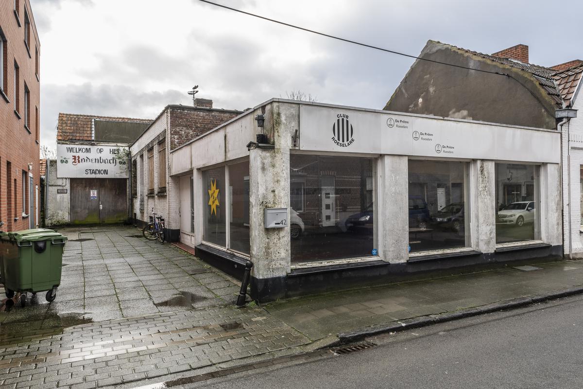Het instortingsgevaar is te groot, waardoor werd beslist om de kantine te slopen.©STEFAAN BEEL Stefaan Beel