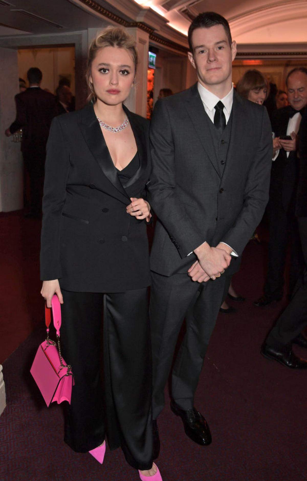 Aimee Lou Wood (Aimee) et Connor Swindells (Adam) de 'Sex Education'