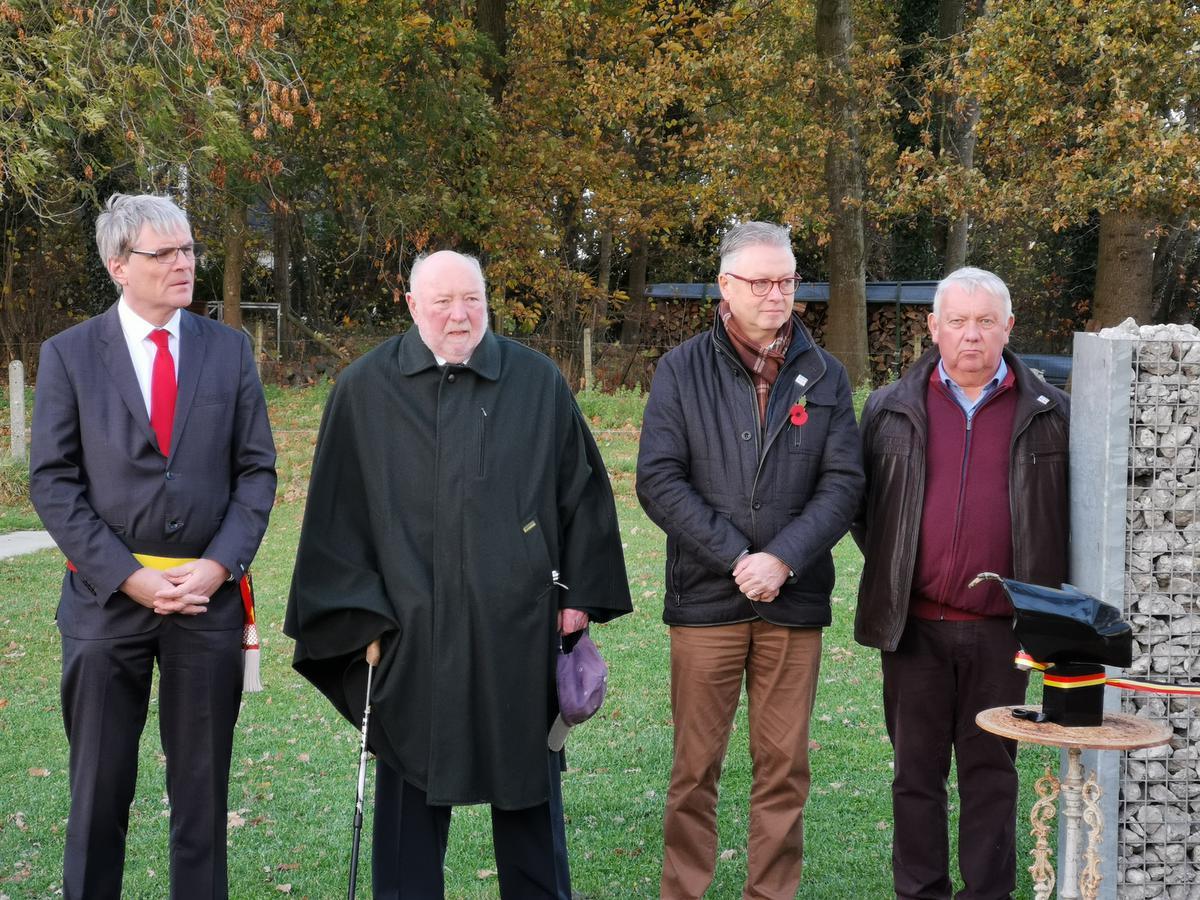 We herkennen burgemeester Patrick Lansens, Horst Friedrich Höhn, Gerdi Staelens en Rudy Willaert.© BC