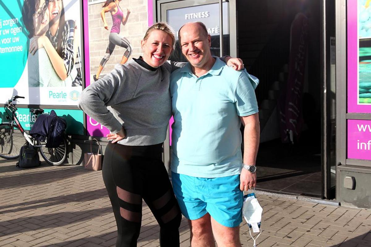 Trisha en Kurt Harhuis voor hun zaak All-Inn Fitness Izegem.© PADI/Daniël